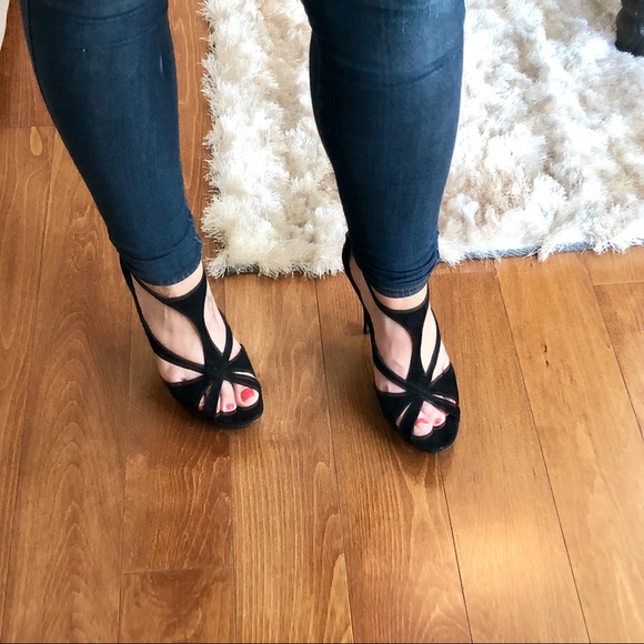 Black velvet BCBGMaxAzria stiletto pumps - Picture 8 of 8